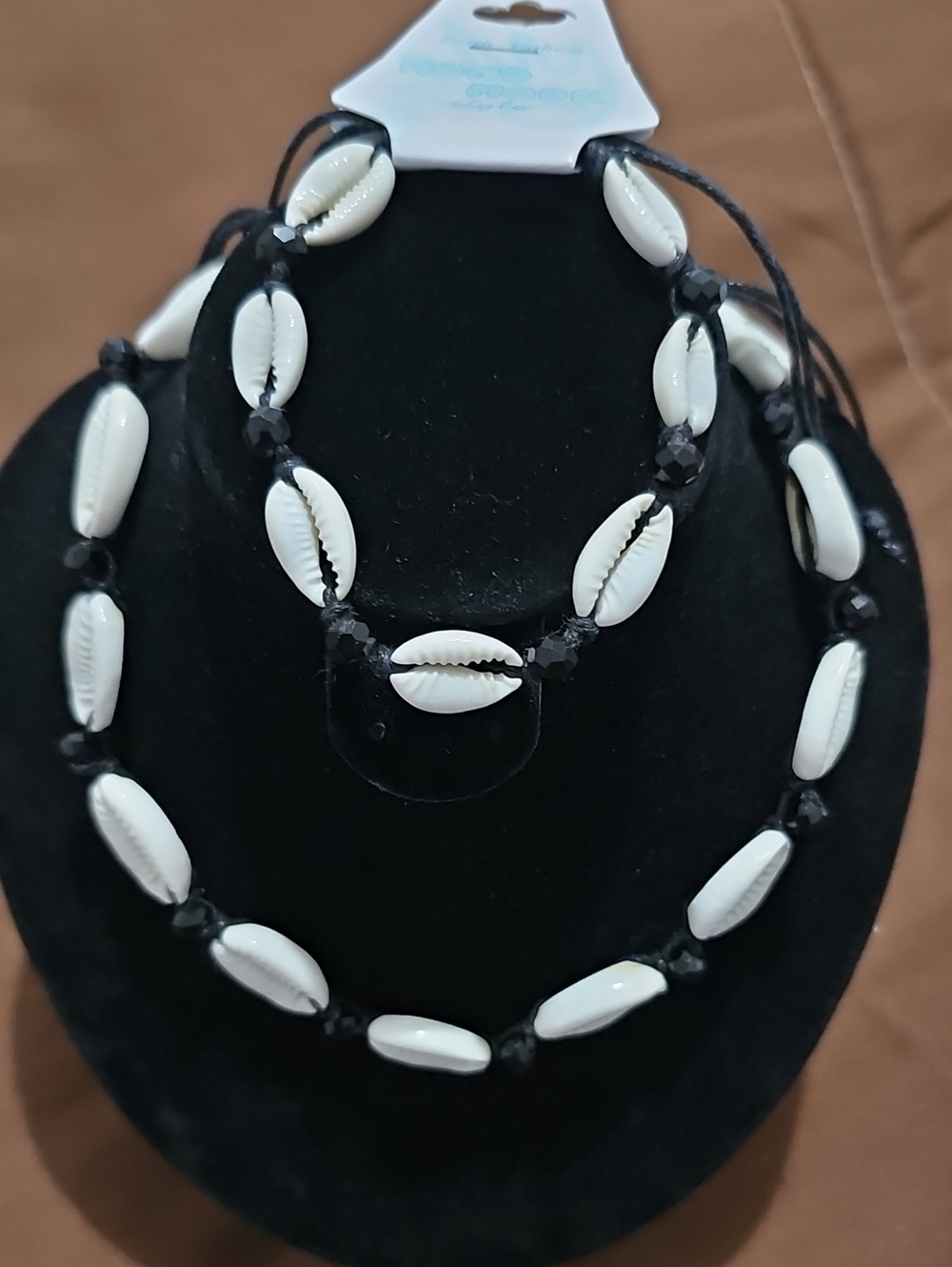 Shell Bead Cowrie Neckelace And bracelet in White and Black